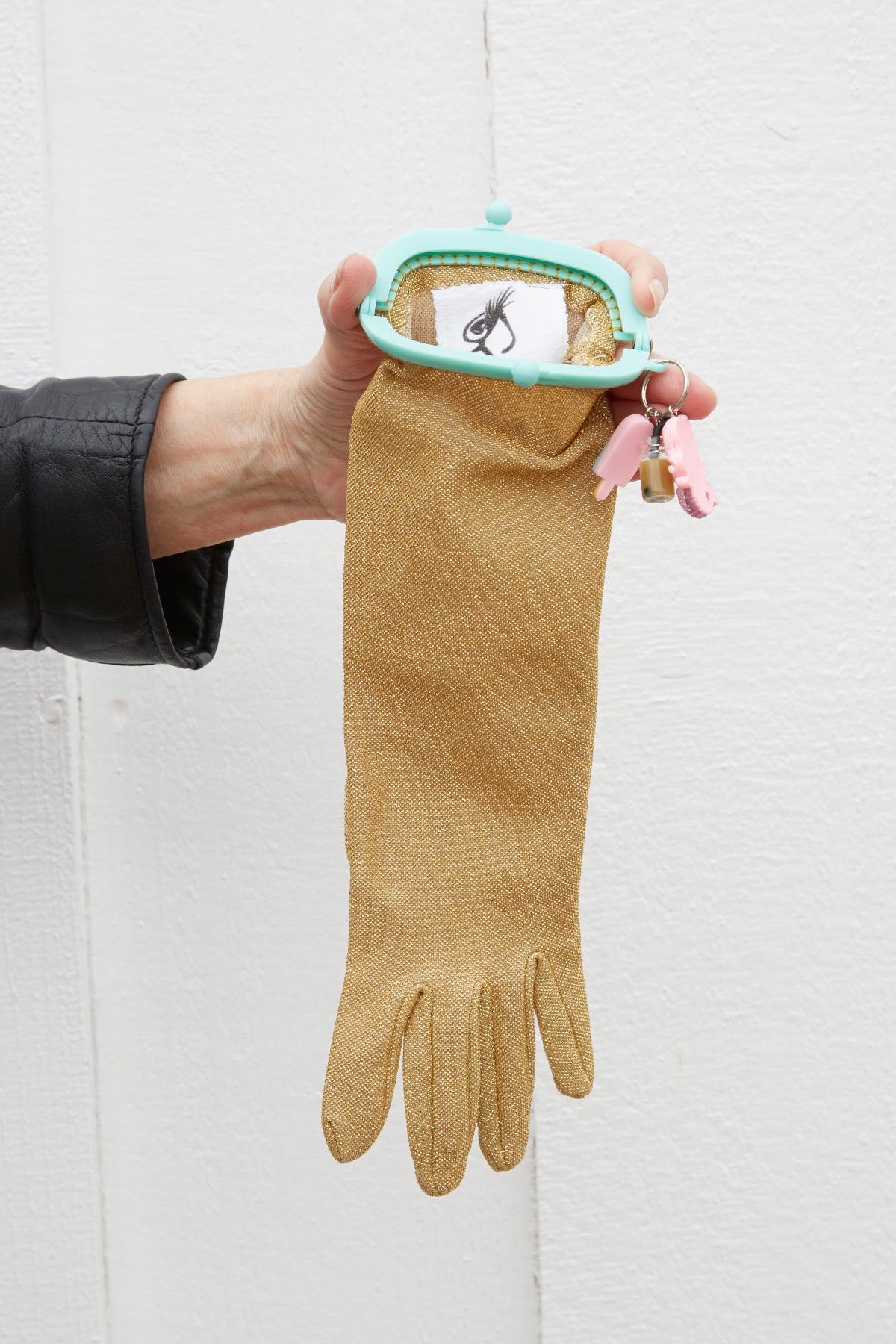 Glovey Kiss Snap Pouch